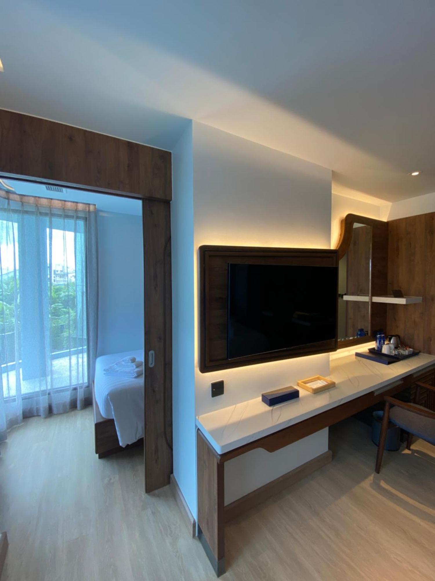 The Oceanic Sportel Phuket - Sha Extra Plus Esterno foto A room at the hotel
